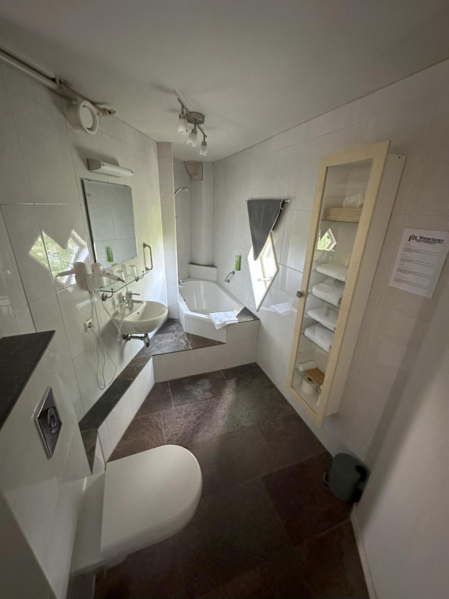 דורדרכט Hotel De Watertoren מראה חיצוני תמונה